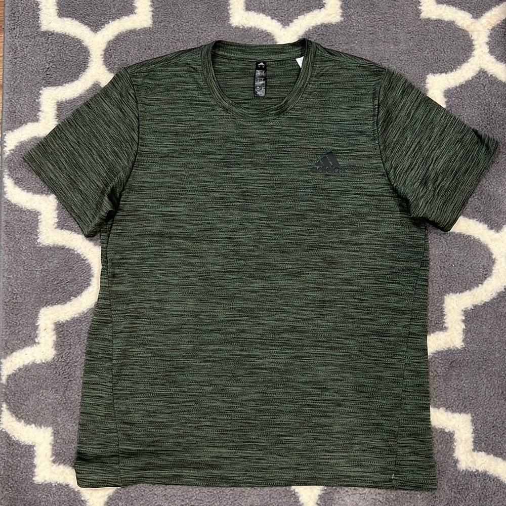 Like New!!  Adidas Athletic Top sz M .